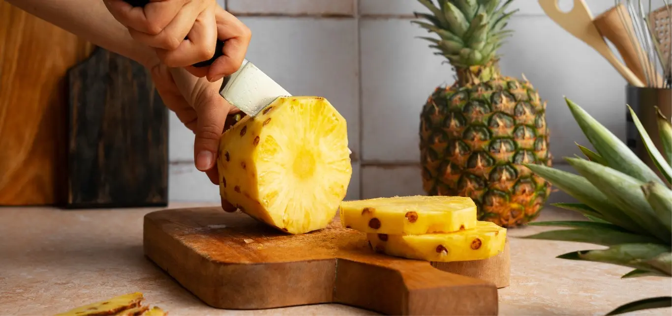 La Piña: La Fruta Tropical que Mejora la Salud y Refuerza el Sistema Inmunológico.