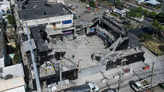 Arrestados los hermanos Espaillat, dueños de la discoteca Jet Set, por homicidio involuntario tras tragedia en Santo Domingo.