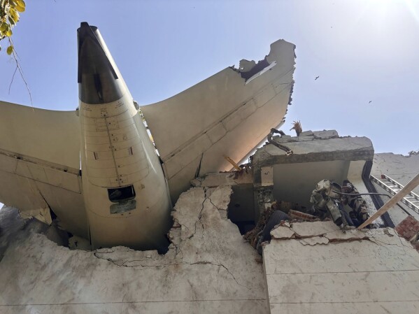 Tragedia Aérea: El Vuelo 171 de Air India se Estrelló en Ahmedabad.