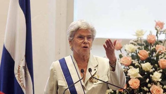 Fallece Violeta Barrios de Chamorro, expresidenta de Nicaragua y símbolo de la democracia.