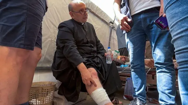 Israel Ataca Iglesia Católica en Gaza: Condena Internacional por Violación de Lugares Sagrados.
