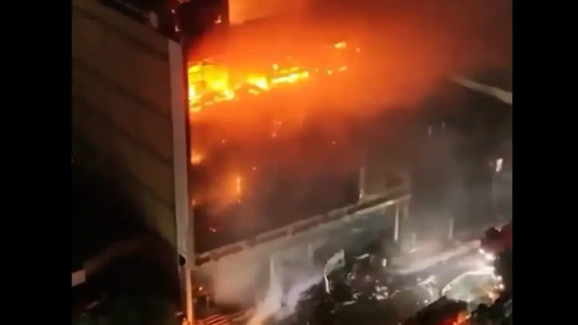 Incendio en Centro Comercial de Irak Deja 63 muertos y decenas de Heridos.