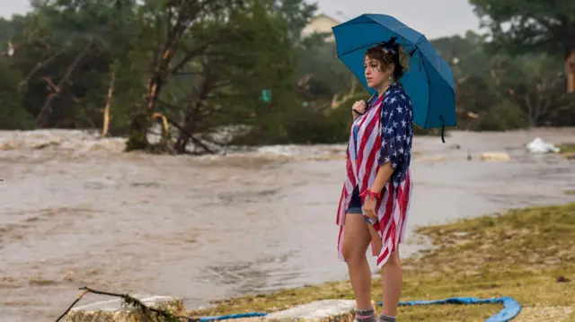 🌧 Inundaciones “catastróficas” en Texas dejan al menos 13 muertos y decenas desaparecidos.