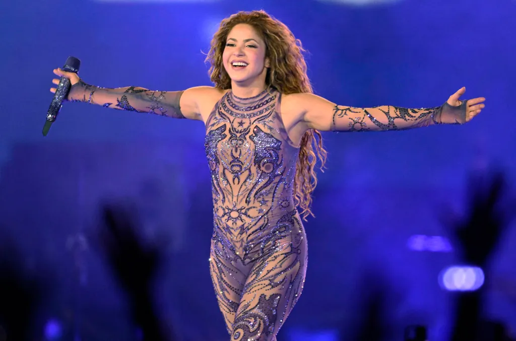 Shakira dona parte de los ingresos de su concierto en Texas a víctimas de las inundaciones 🕊️.