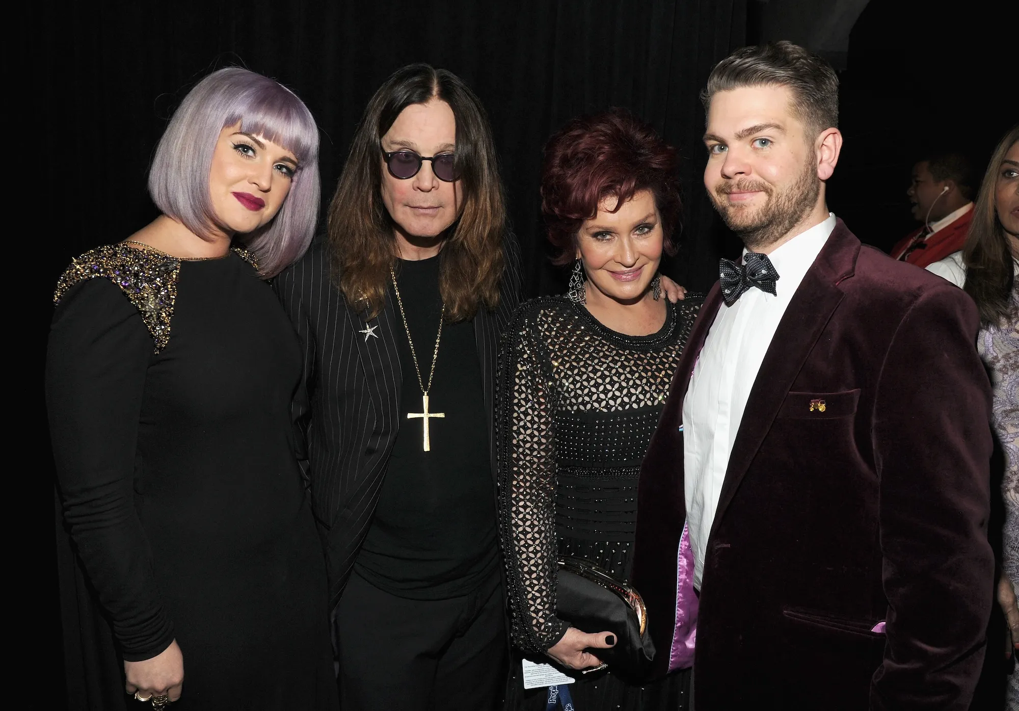 La familia Osbourne pide posponer el estreno del documental “Coming Home” sobre Ozzy Osbourne.