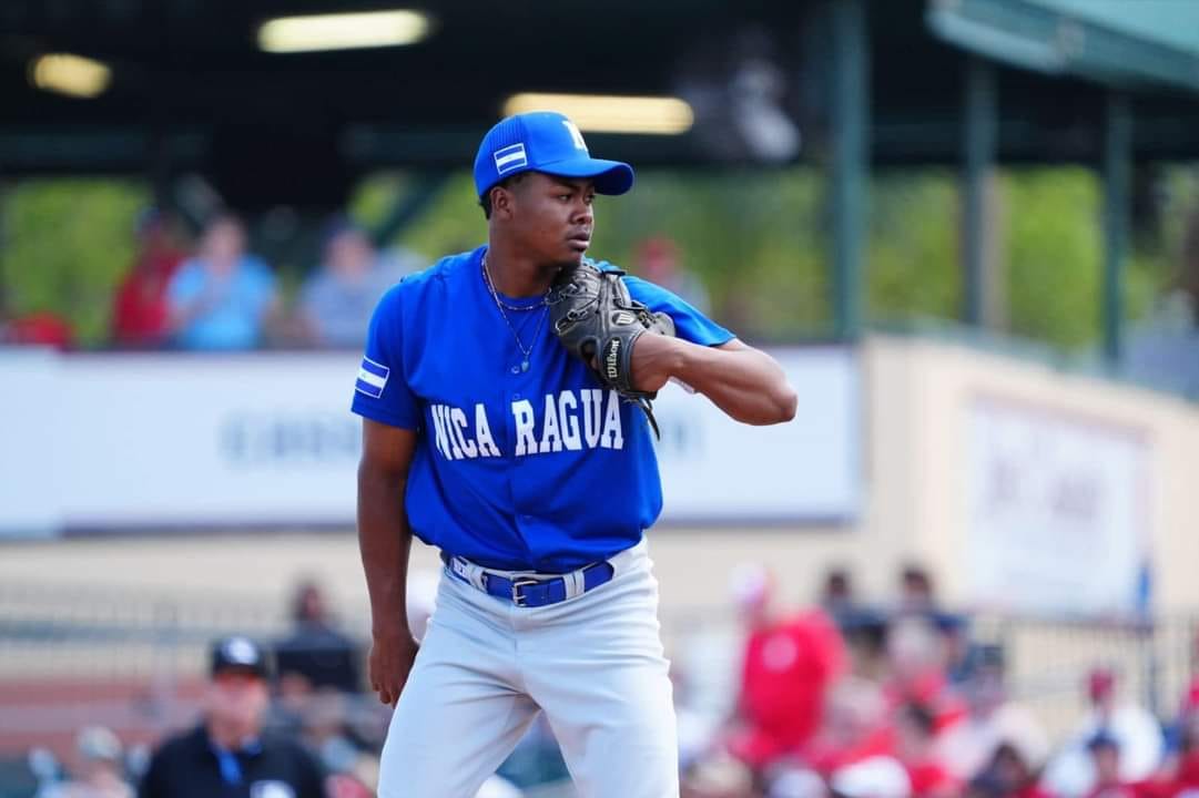 Duque Hebbert lanzador nicaragüense sigue impresionando en su ascenso.