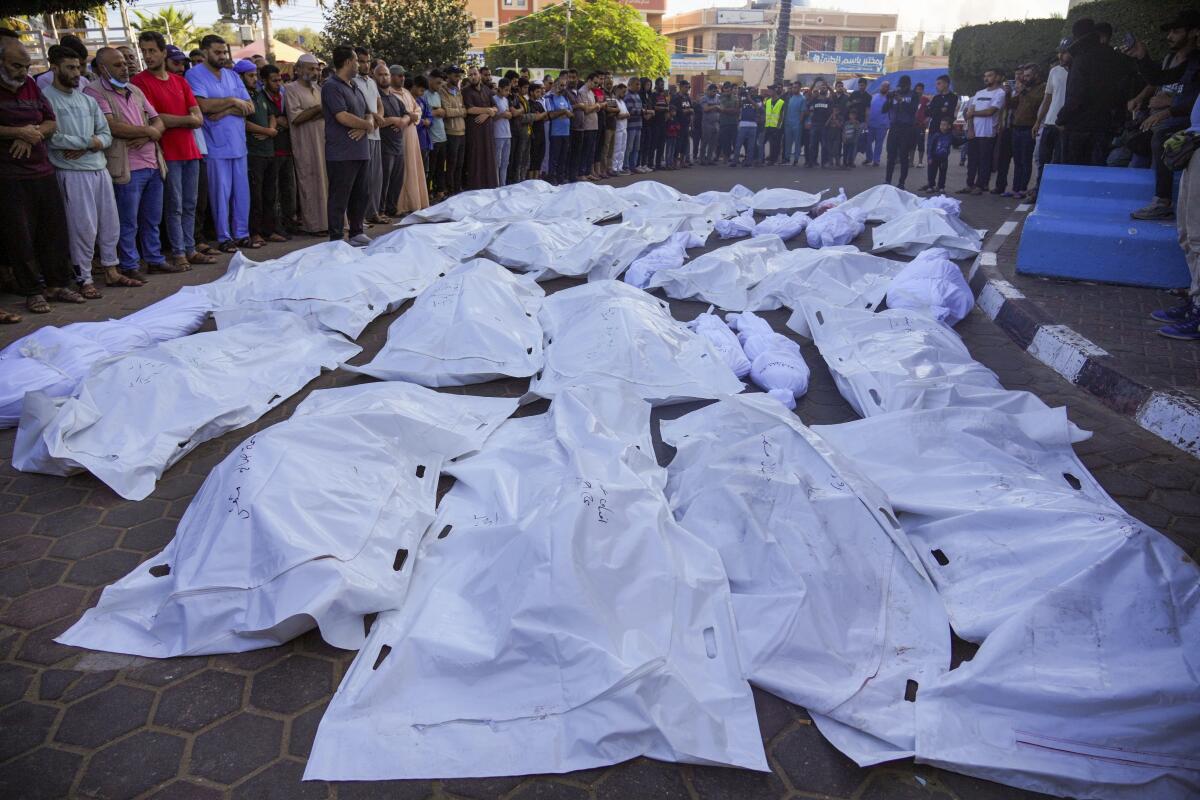 Más de 61.000 palestinos asesinados en Gaza, según autoridades sanitarias.