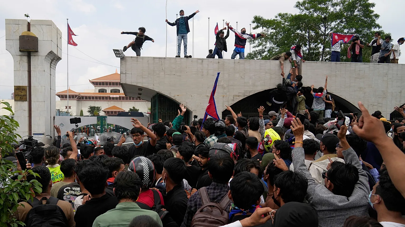 Protestas masivas en Nepal tras el bloqueo a redes sociales.