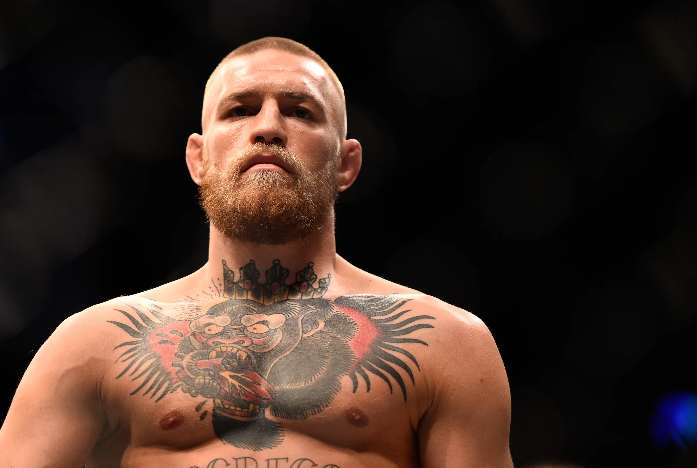 Conor McGregor suspendindo por violar normas antidopaje.