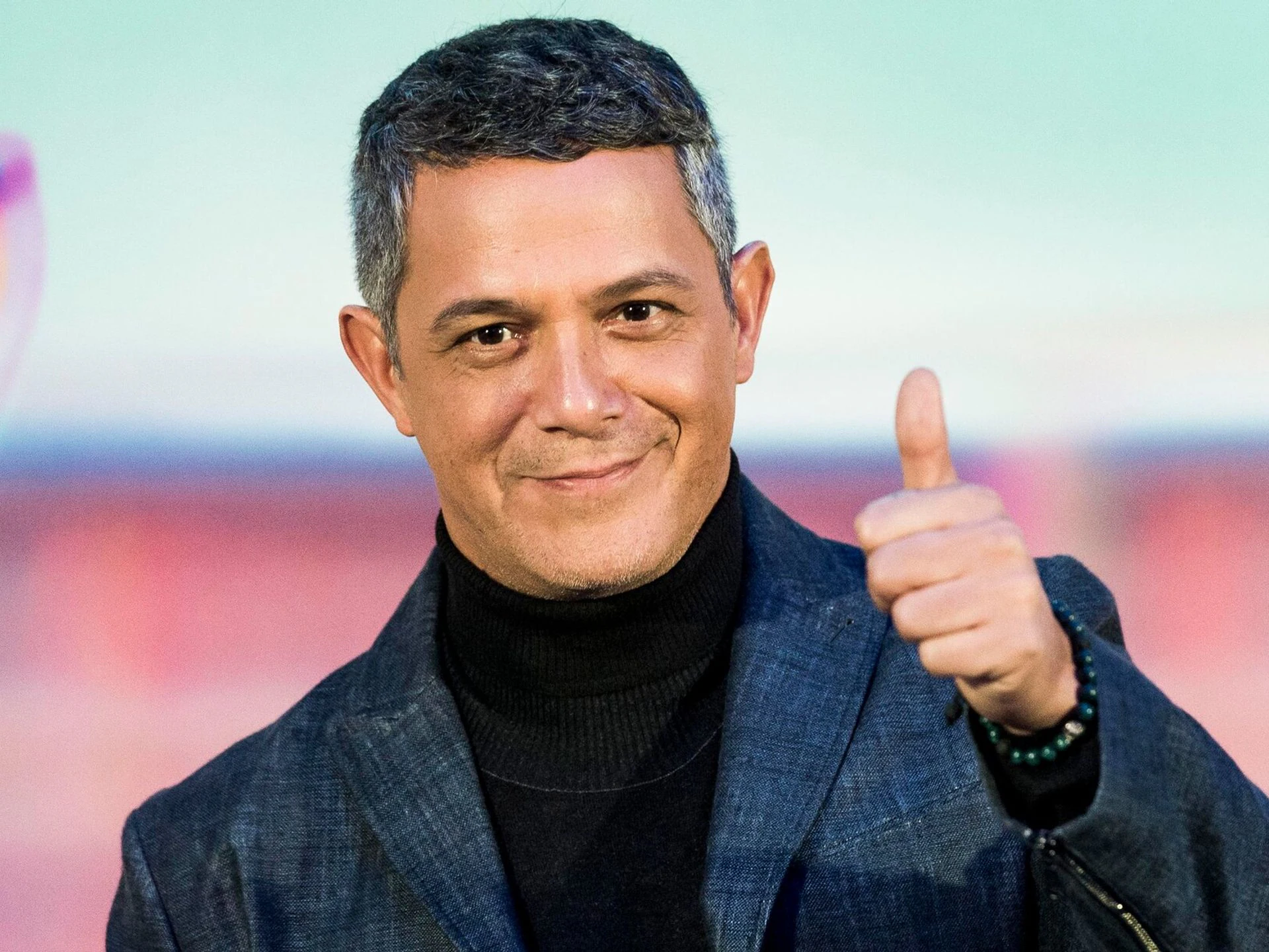 Alejandro Sanz recibirá el premio “Escobón de Oro 2025”.